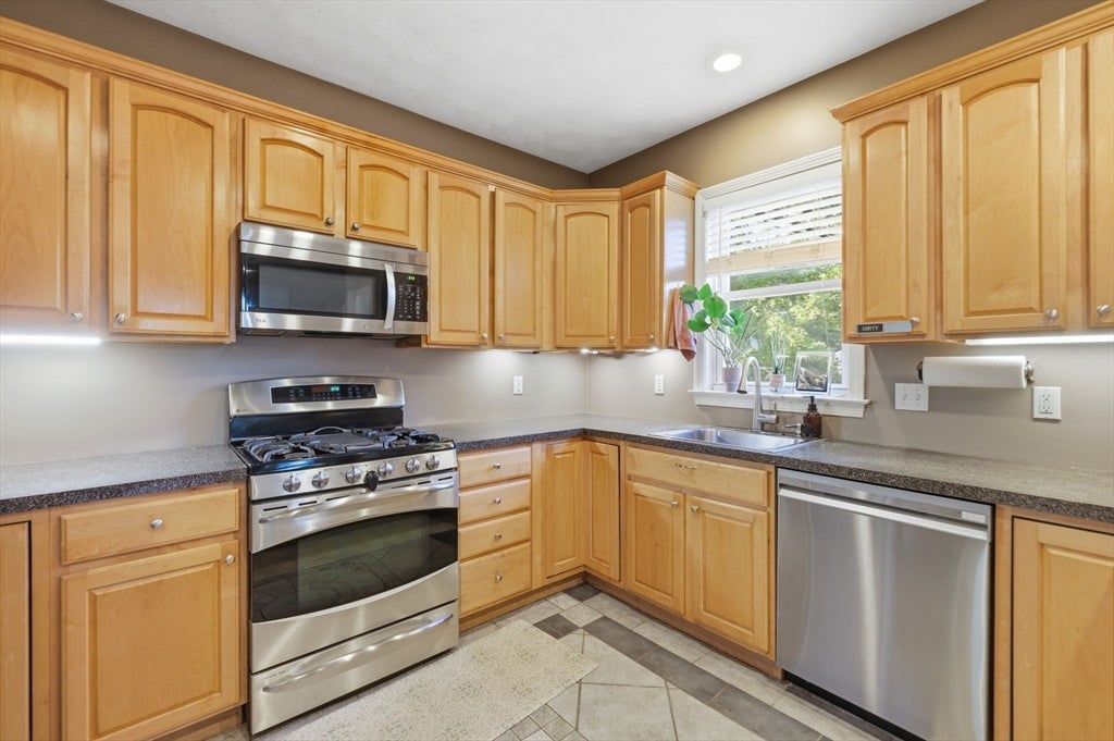 648 Merrimack Ave, Dracut, MA Photo #11