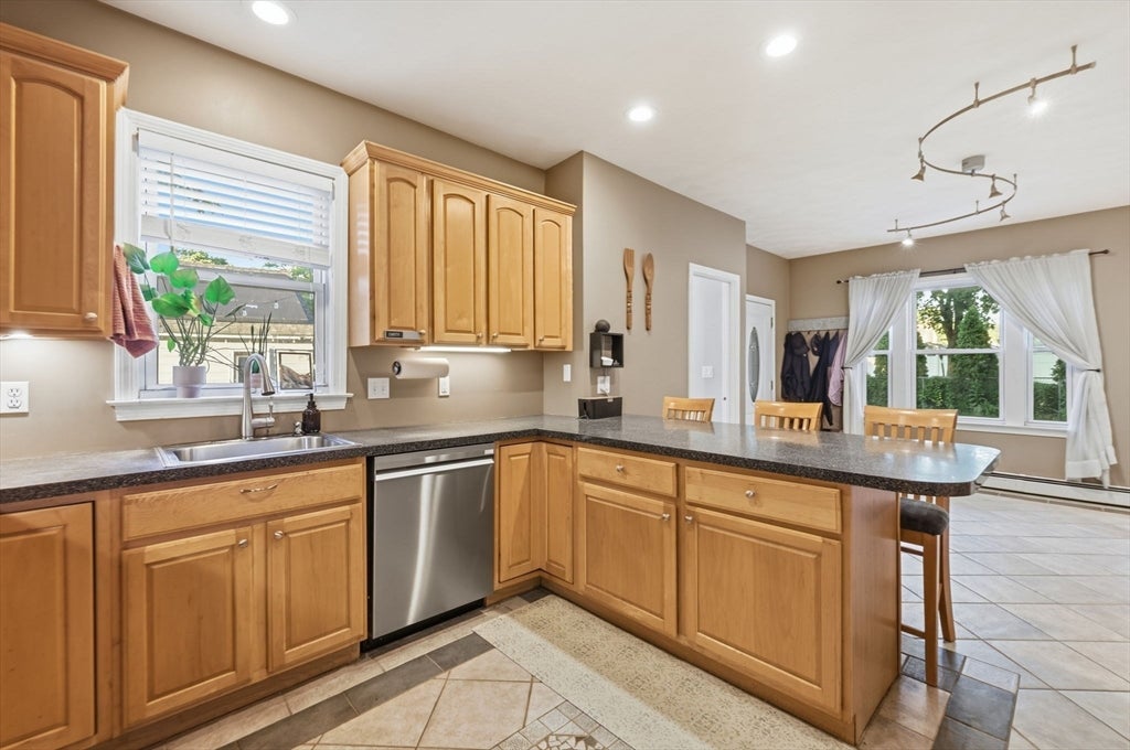 648 Merrimack Ave, Dracut, MA Photo #8