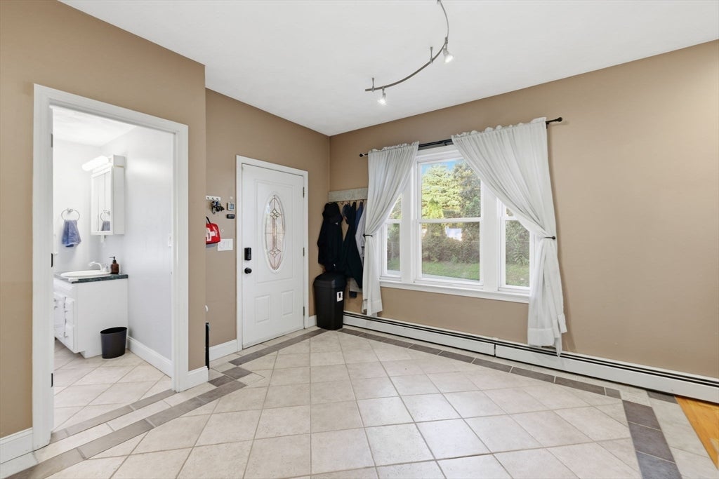 648 Merrimack Ave, Dracut, MA Photo #16