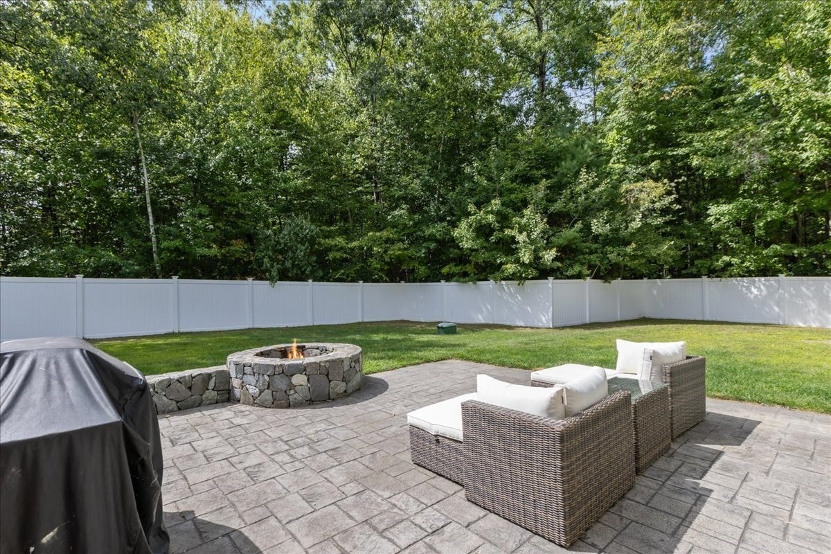 137 Garland Dr, Pelham, NH, 137 Garland Dr, Pelham, NH Photo #33