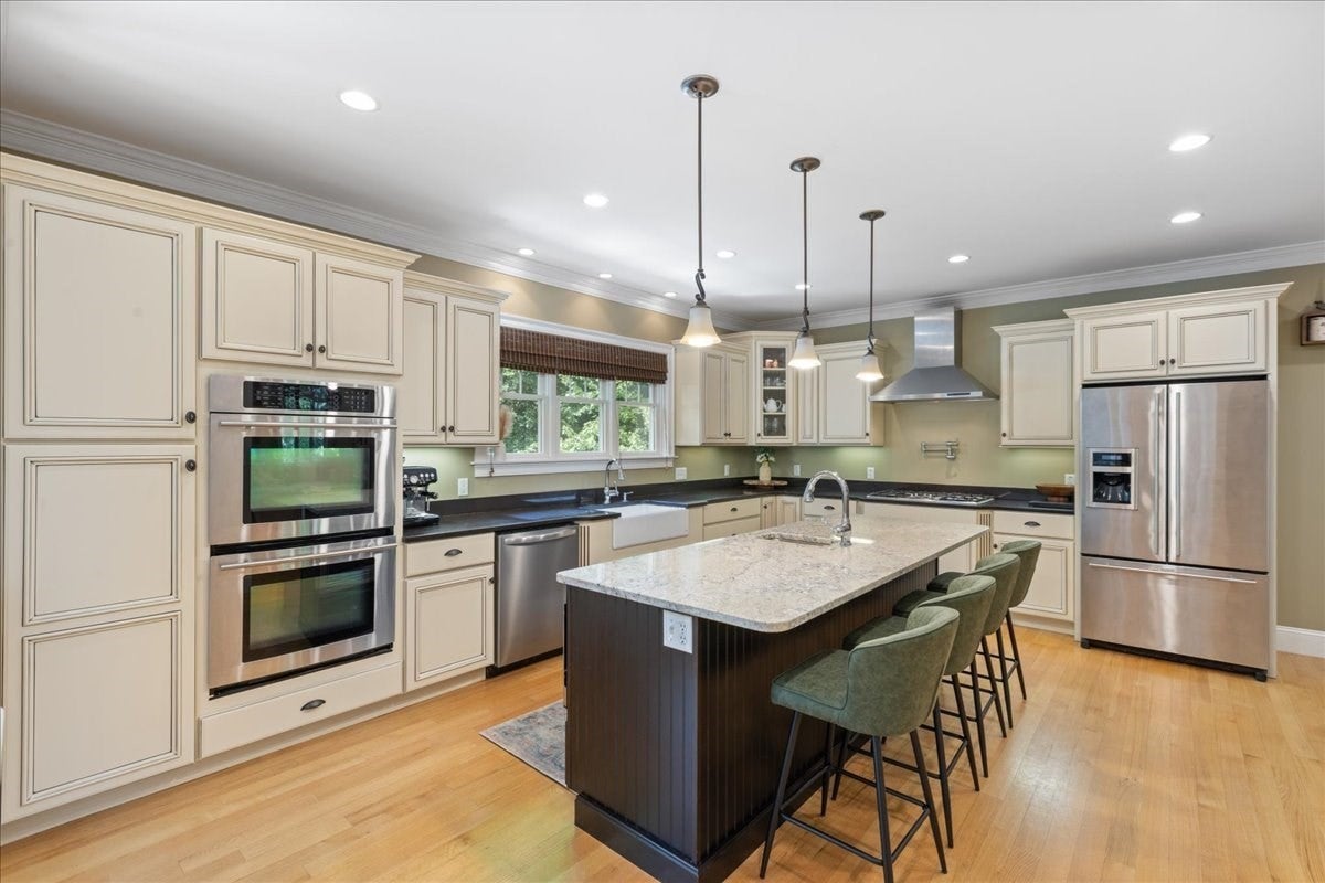 137 Garland Dr, Pelham, NH, 137 Garland Dr, Pelham, NH Photo #2