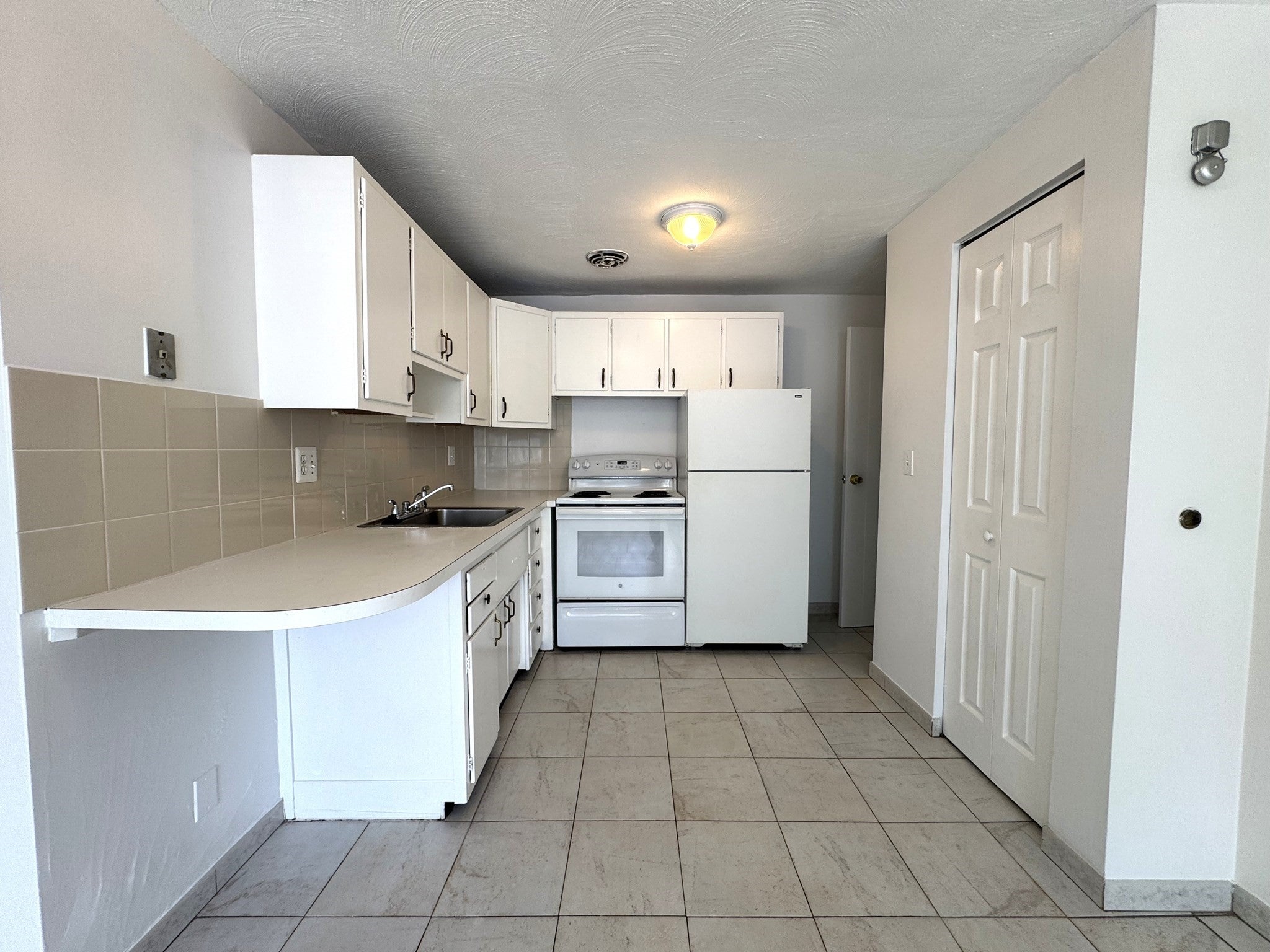 Click for 5 Carey Ave #G1, Watertown, MA slideshow