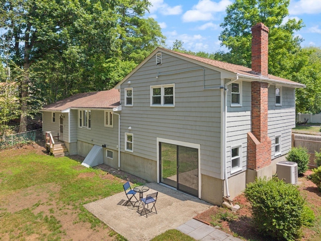 35 Rustic Dr