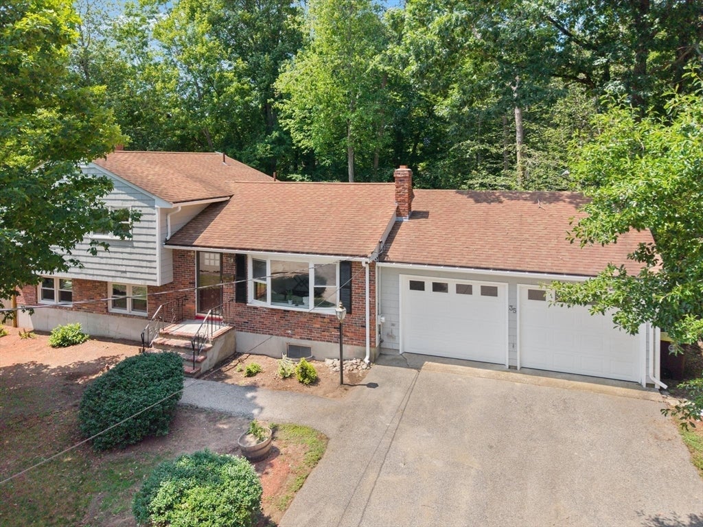 35 Rustic Dr