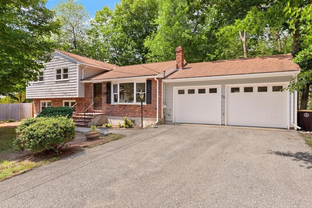 35 Rustic Dr