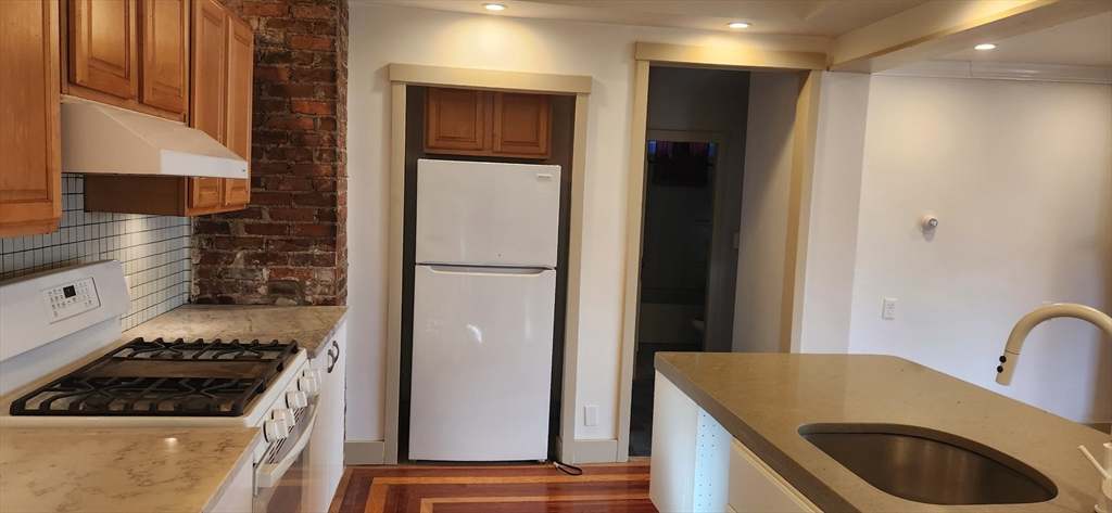 60 Cottage St 1