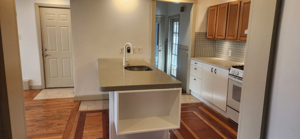 60 Cottage St 1