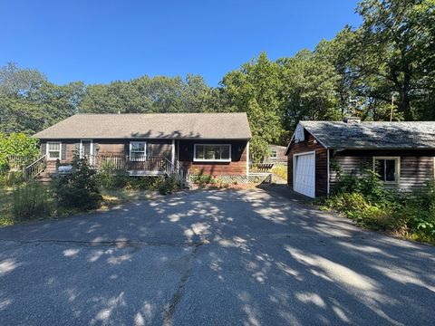 28 Lindbergh St Clinton MA 01510