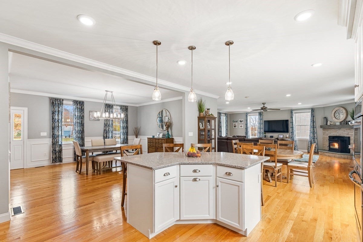 705 County St, Seekonk, MA, 705 County St, Seekonk, MA Photo #9