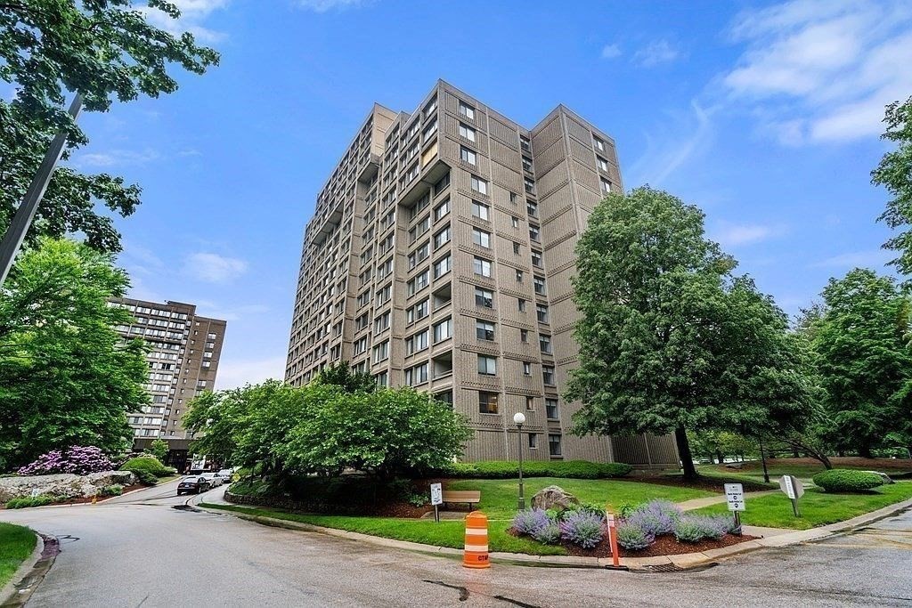 250 Hammond Pond Parkway 1510S