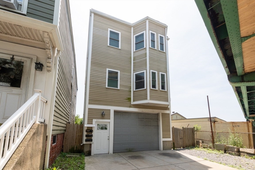 587 Saratoga St