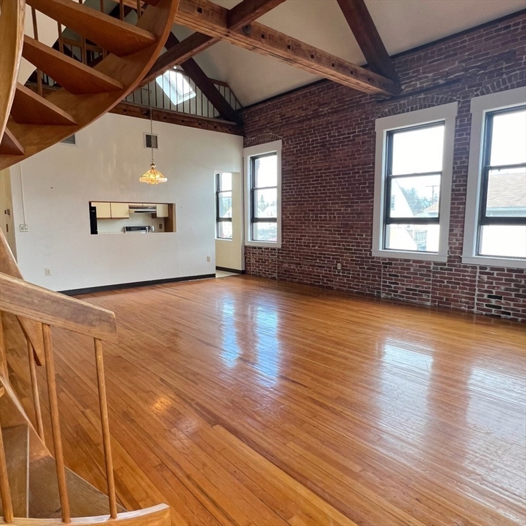 593 Main St SL4