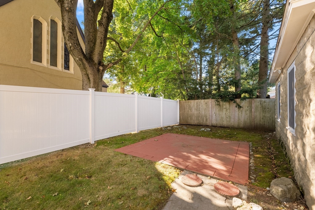 Belmont, Massachusetts 02478, United States, 6 Bedrooms Bedrooms, ,3 BathroomsBathrooms,Residential,Pending,202636