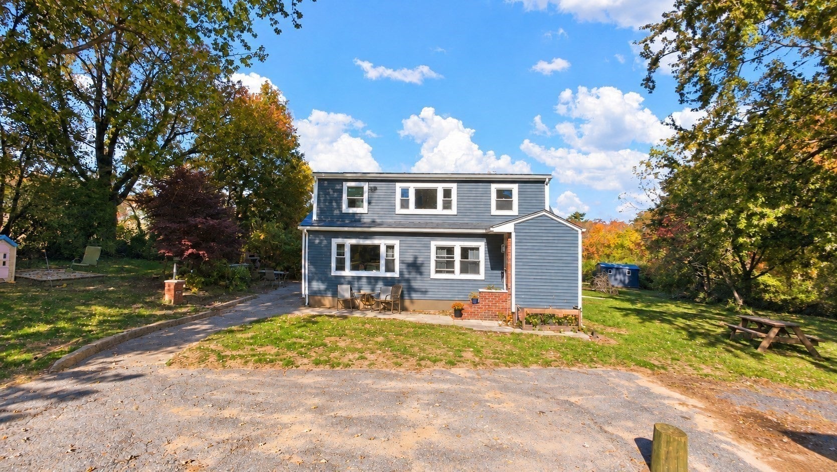 141 Nyes Ln