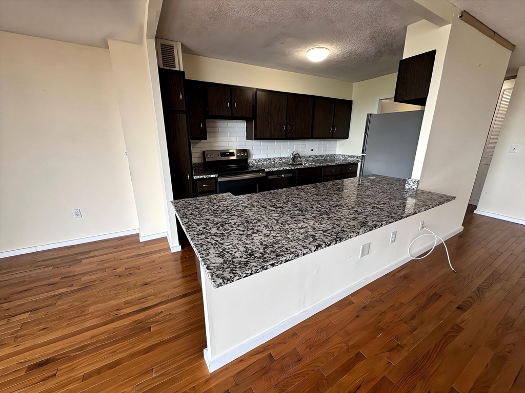 60 Longwood Ave 802