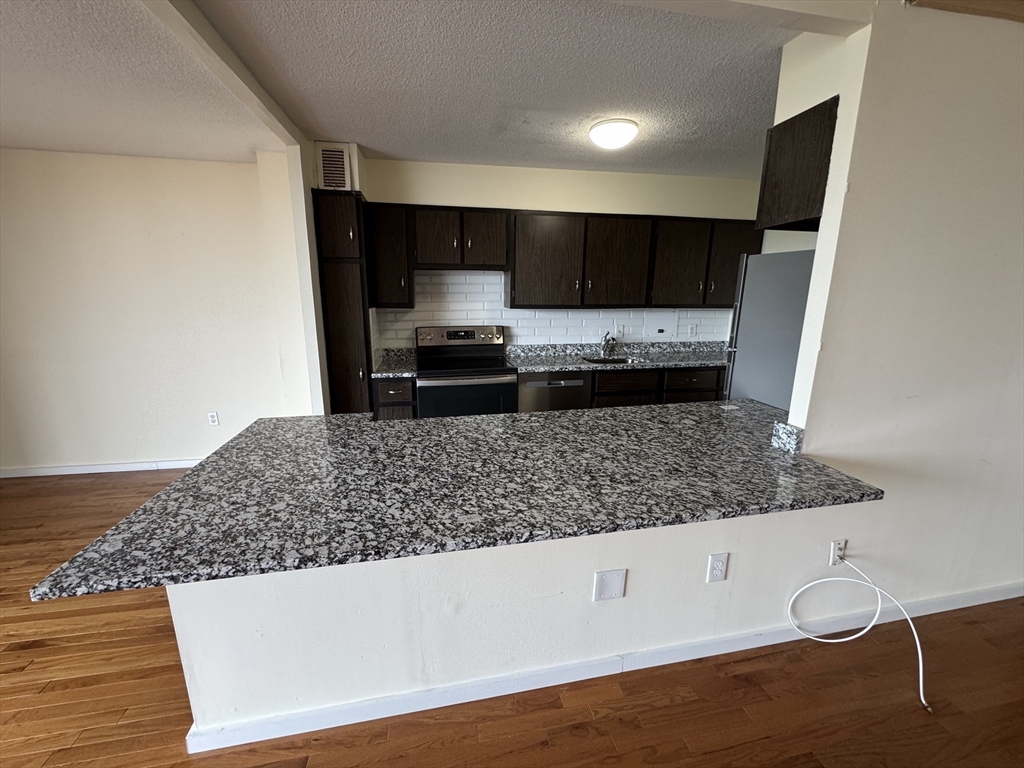 60 Longwood Ave 802