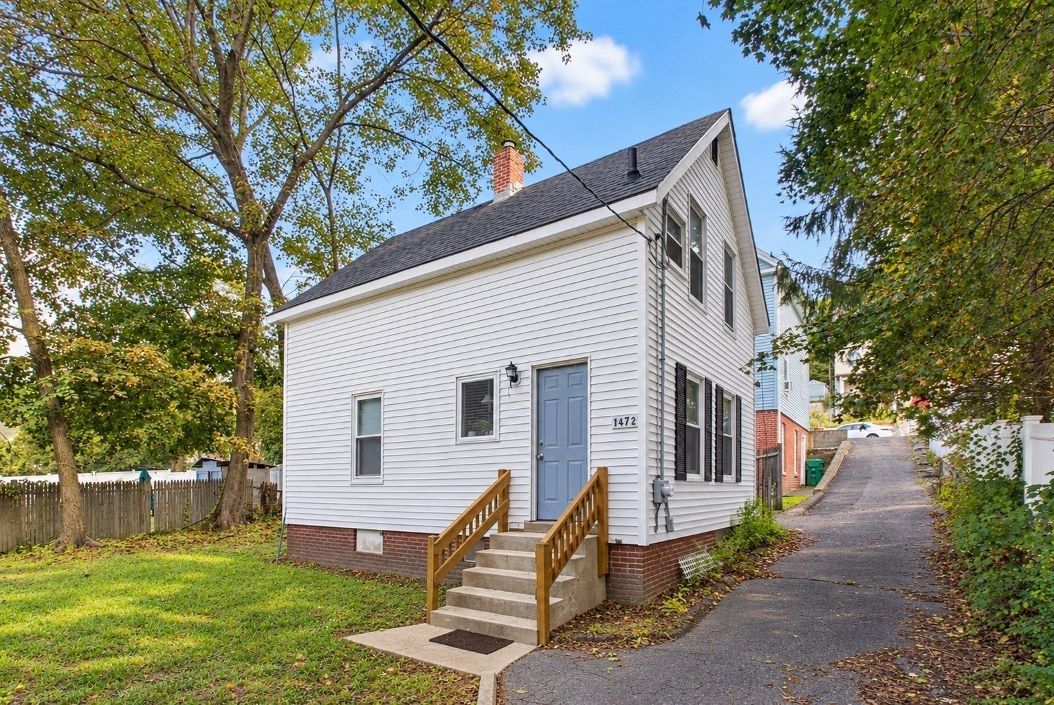 147- 1/2 Oak St