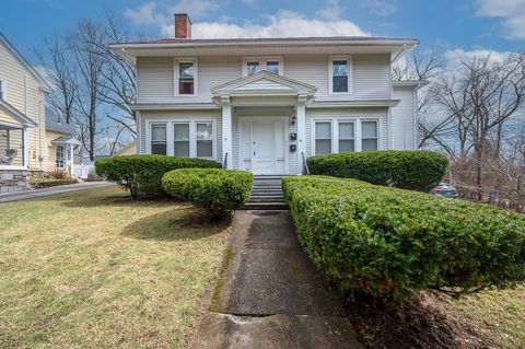 35 Hadwen Ln Worcester MA 01609