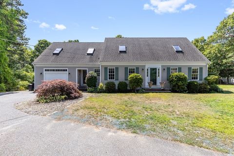 39 Rolling Acres Ln Falmouth MA 02536
