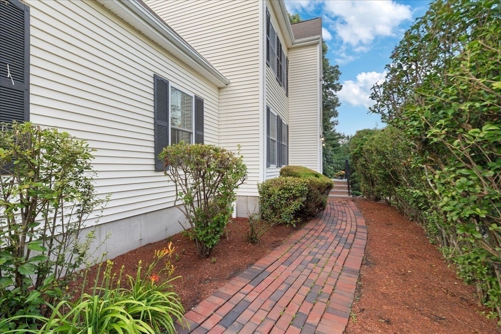 22 Fiske Rd