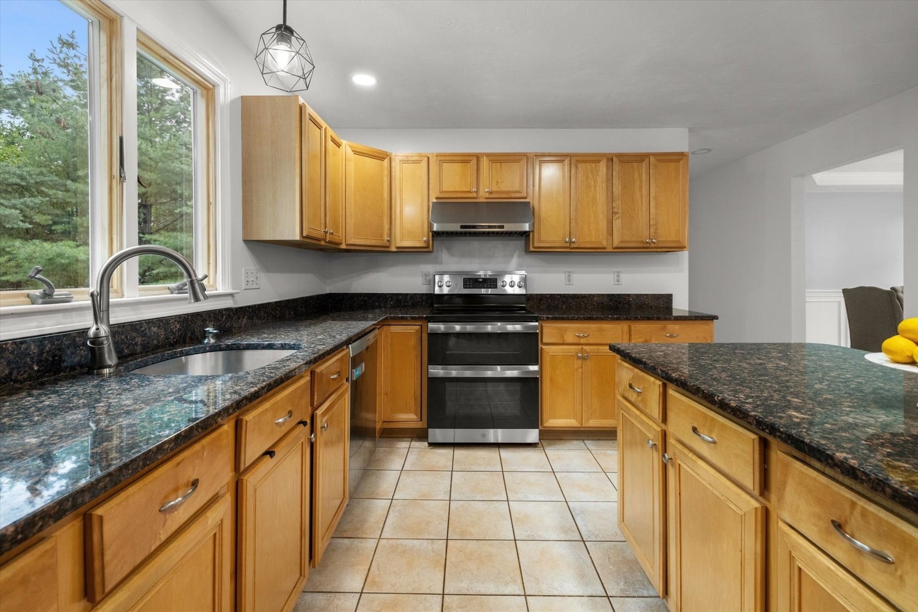 38 Bellows Cir, Marlborough, MA Photo #10