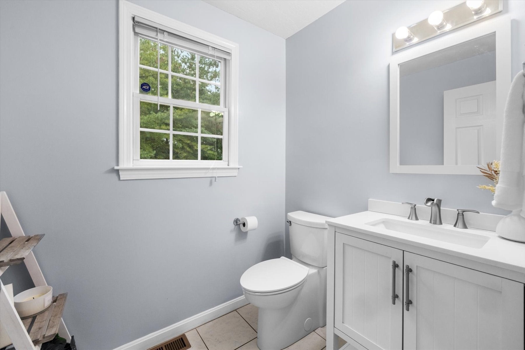 38 Bellows Cir, Marlborough, MA Photo #16