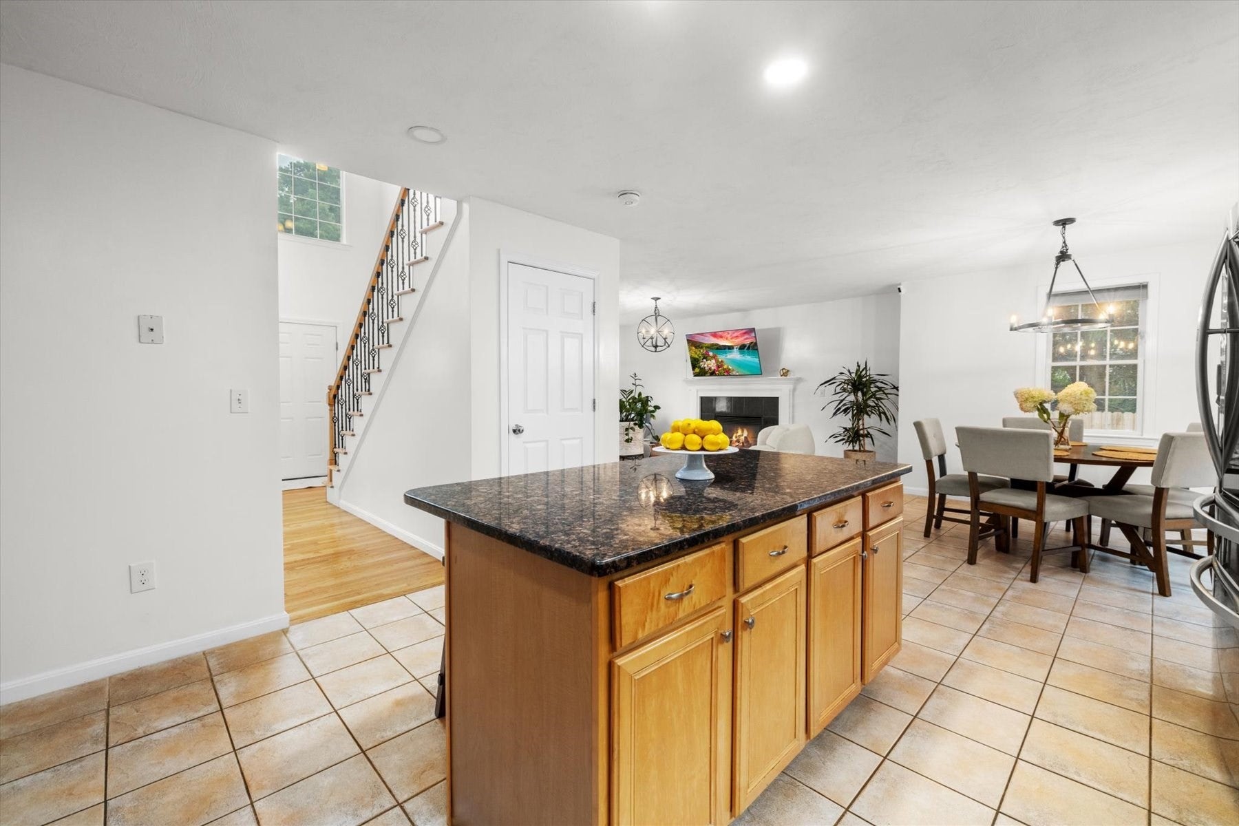 38 Bellows Cir, Marlborough, MA Photo #11