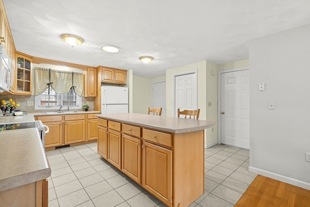 15 Royal Ave 15