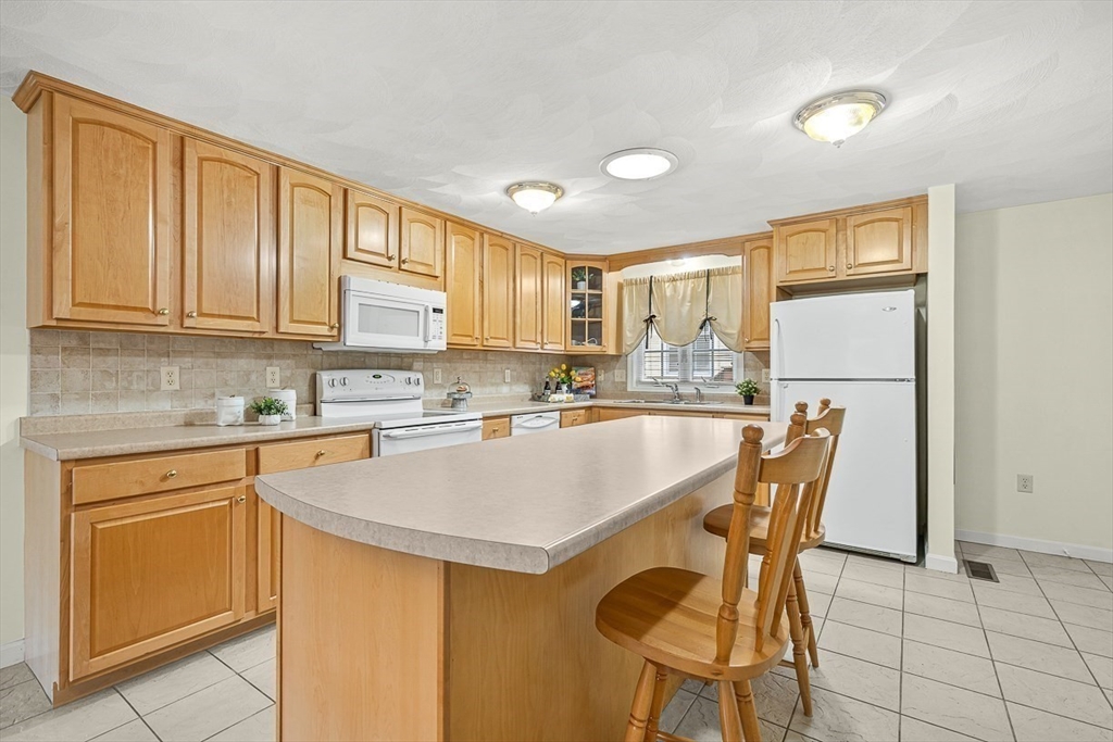 15 Royal Ave 15