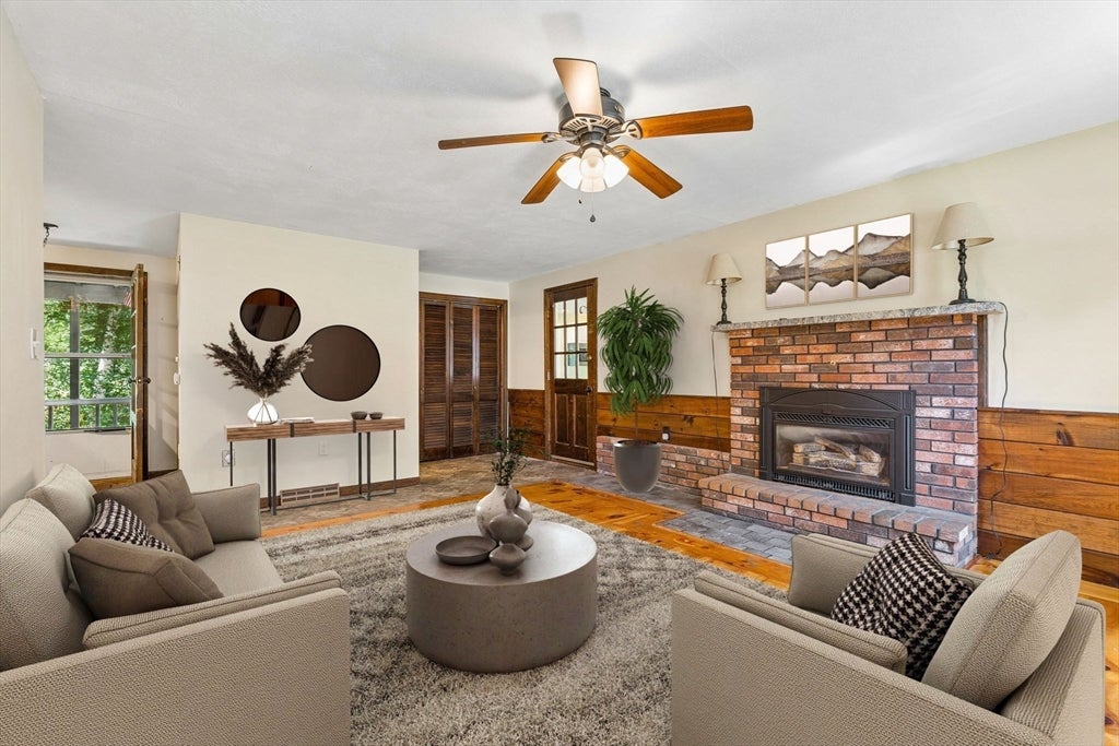 71 Pelczar Rd, Dracut, MA Photo #3