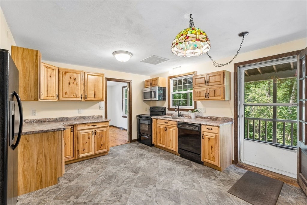 71 Pelczar Rd, Dracut, MA Photo #5