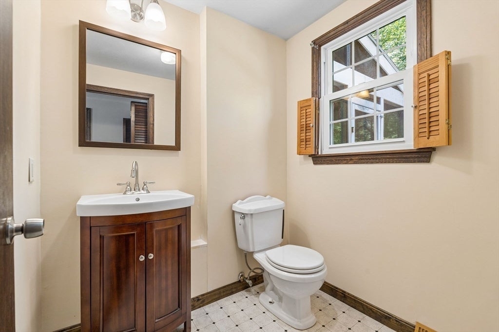 71 Pelczar Rd, Dracut, MA Photo #19
