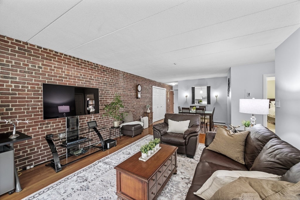 70 Webster St 111