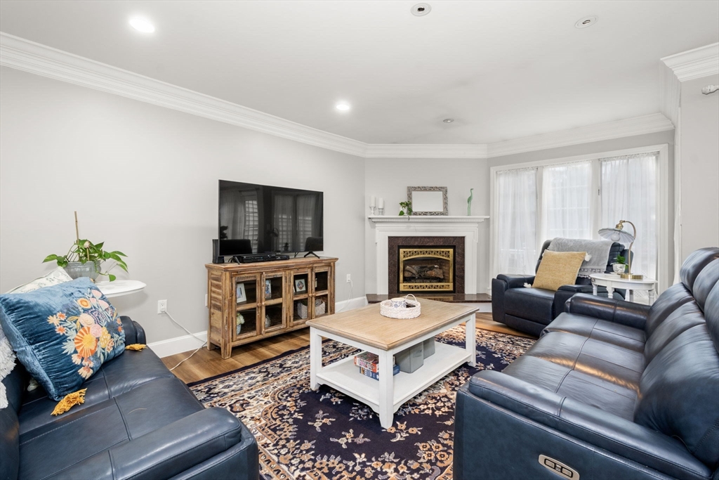 303 Greenwich Ct 303