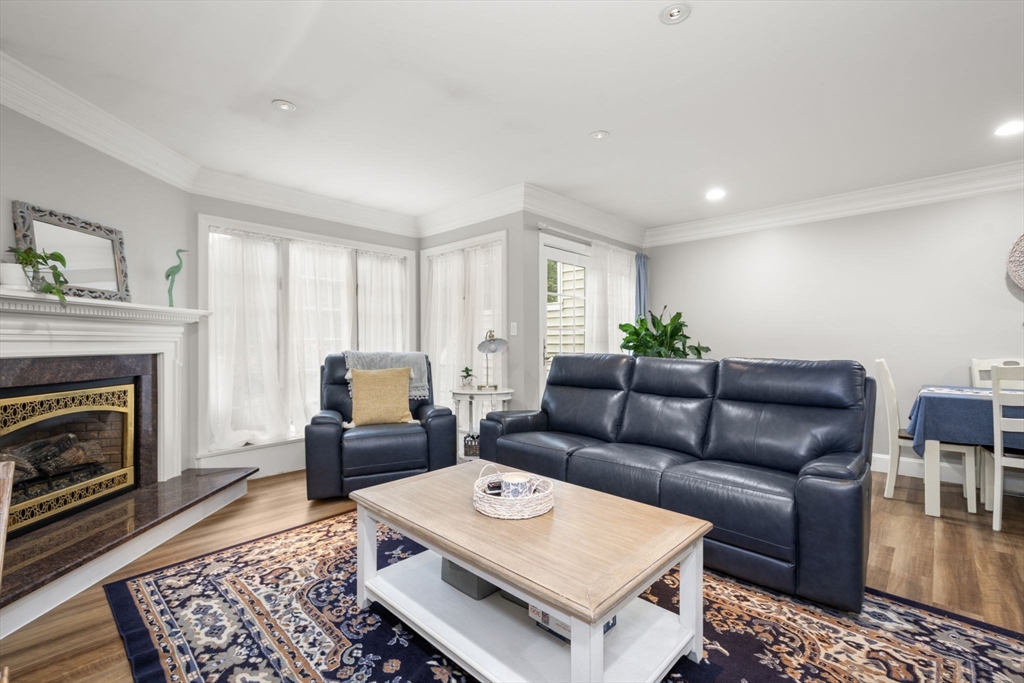 303 Greenwich Ct 303