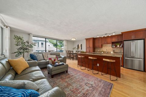 935 Washington St (Rear Facing) 11 Newton MA 02460