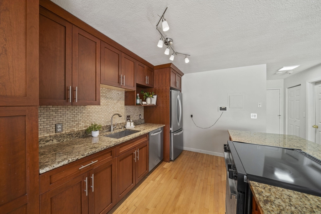 935 Washington St (Rear Facing) 11