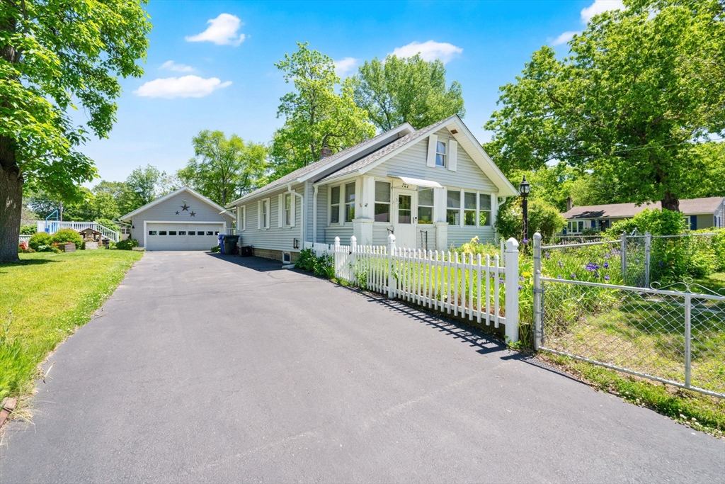 121 Merrill Rd