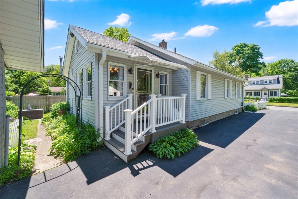 121 Merrill Rd