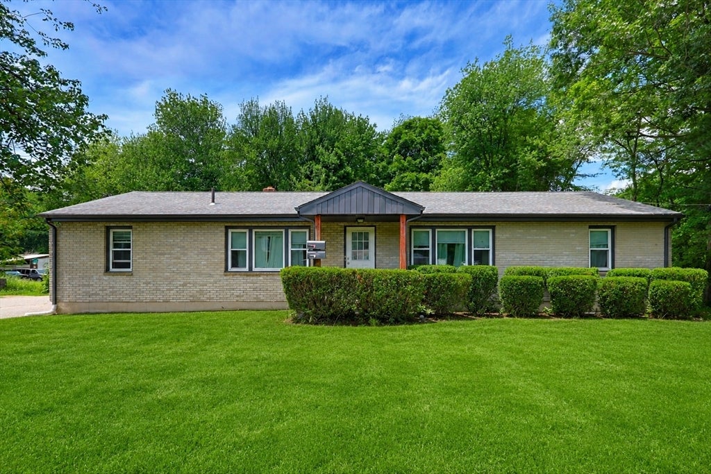 Click for 26 Washington St #1, Plainville, MA slideshow
