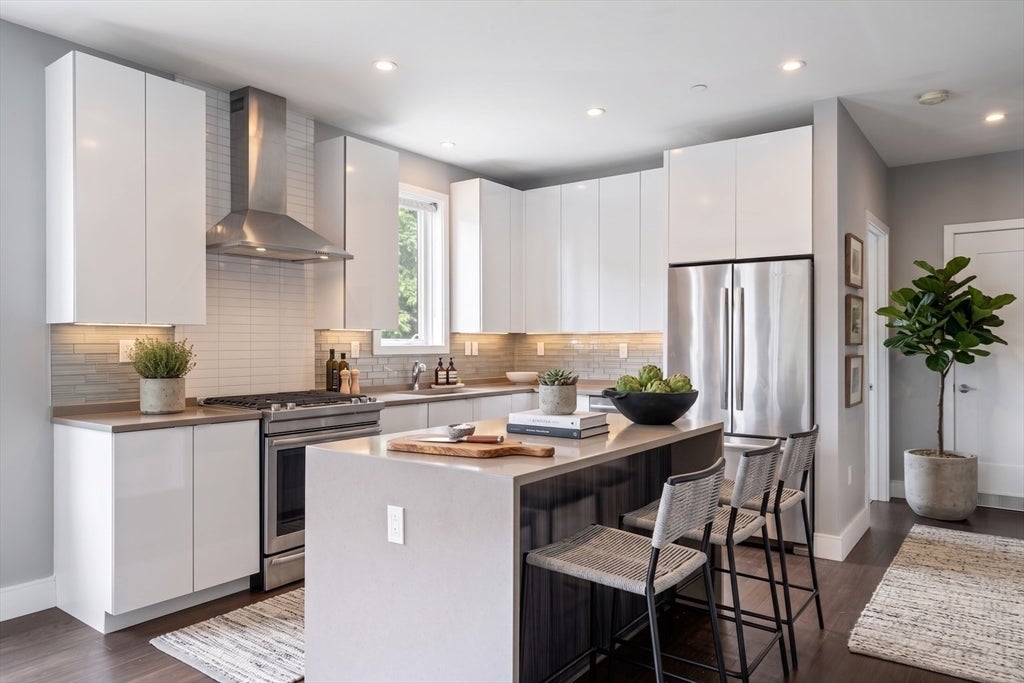 2 W Sixth ST #102, Boston, MA, 2 W Sixth ST #102, Boston, MA Photo #2