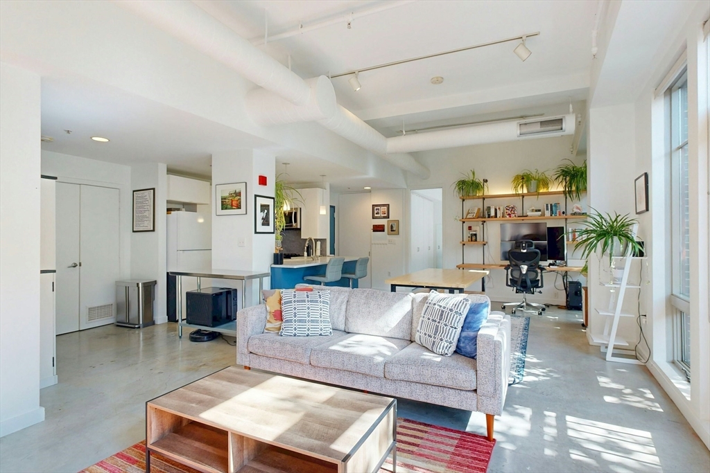 139 E. Berkeley 302