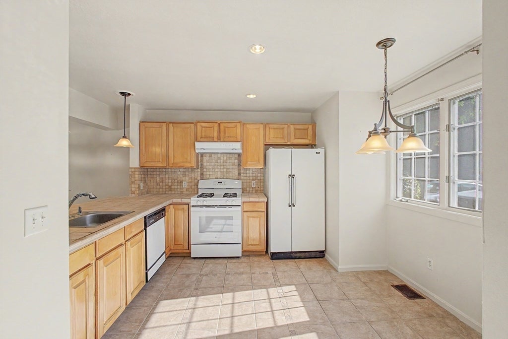 6 Lilac Ct #6, Hopkinton, MA, 6 Lilac Ct #6, Hopkinton, MA Photo #3
