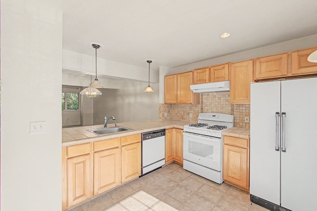6 Lilac Ct #6, Hopkinton, MA, 6 Lilac Ct #6, Hopkinton, MA Photo #4
