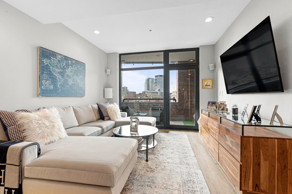 300 Commercial St 709