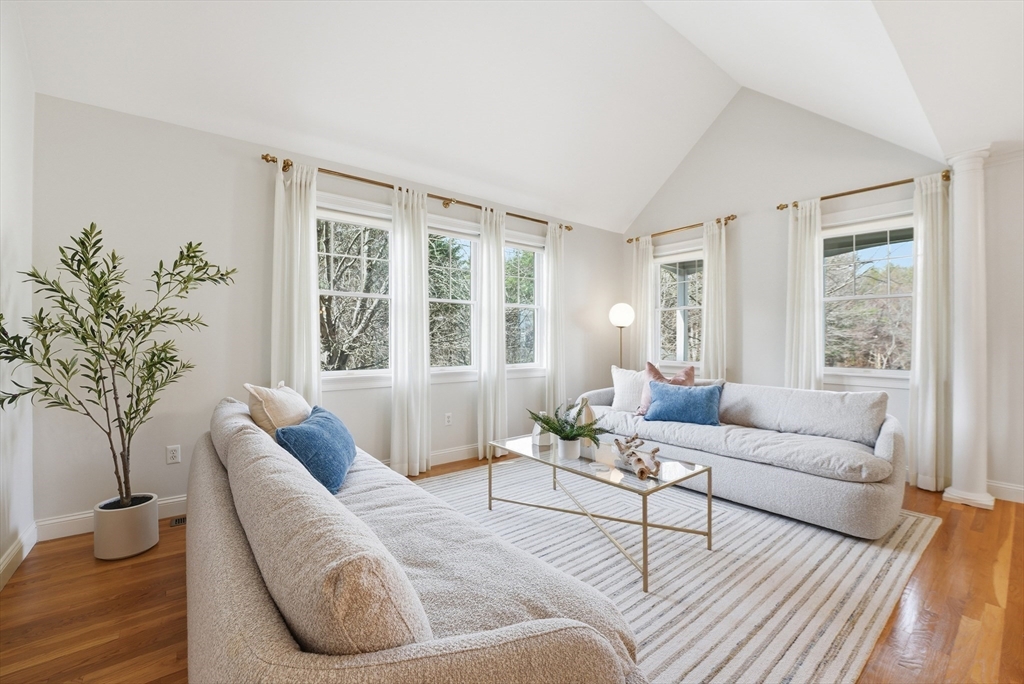 11 Longmeadow Way