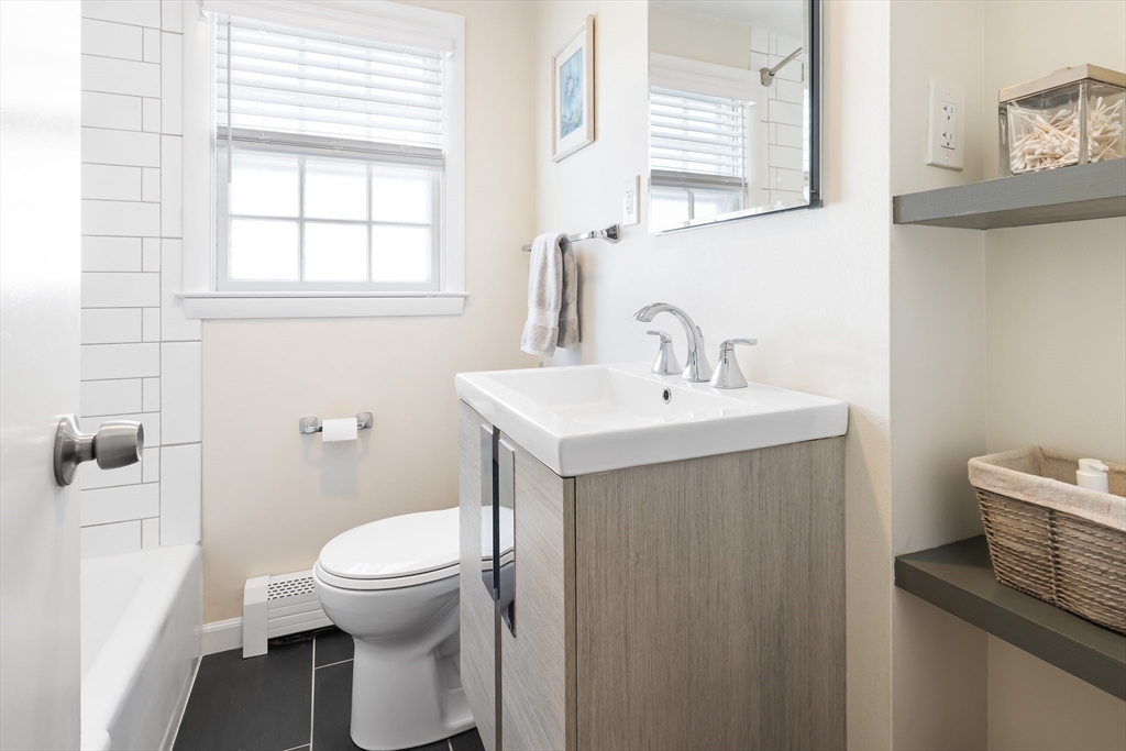 Boston, Massachusetts 02131, United States, 2 Bedrooms Bedrooms, ,1 BathroomBathrooms,Residential,Active,177588