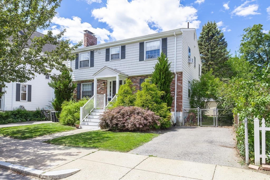 41 Hawthorne St 2