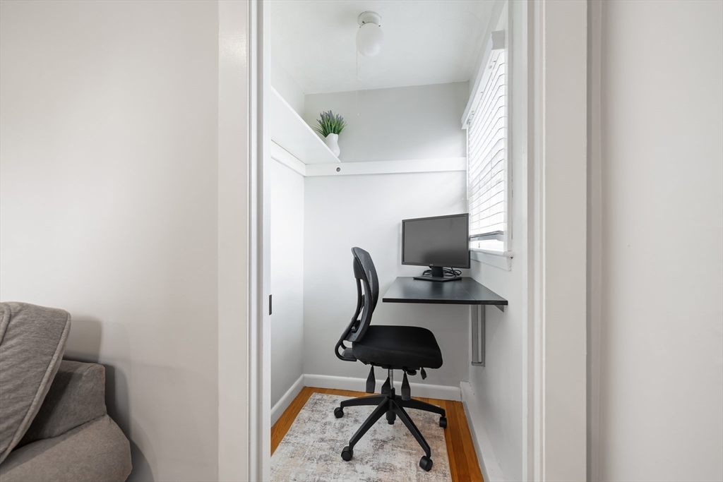 Boston, Massachusetts 02131, United States, 2 Bedrooms Bedrooms, ,1 BathroomBathrooms,Residential,Active,177588