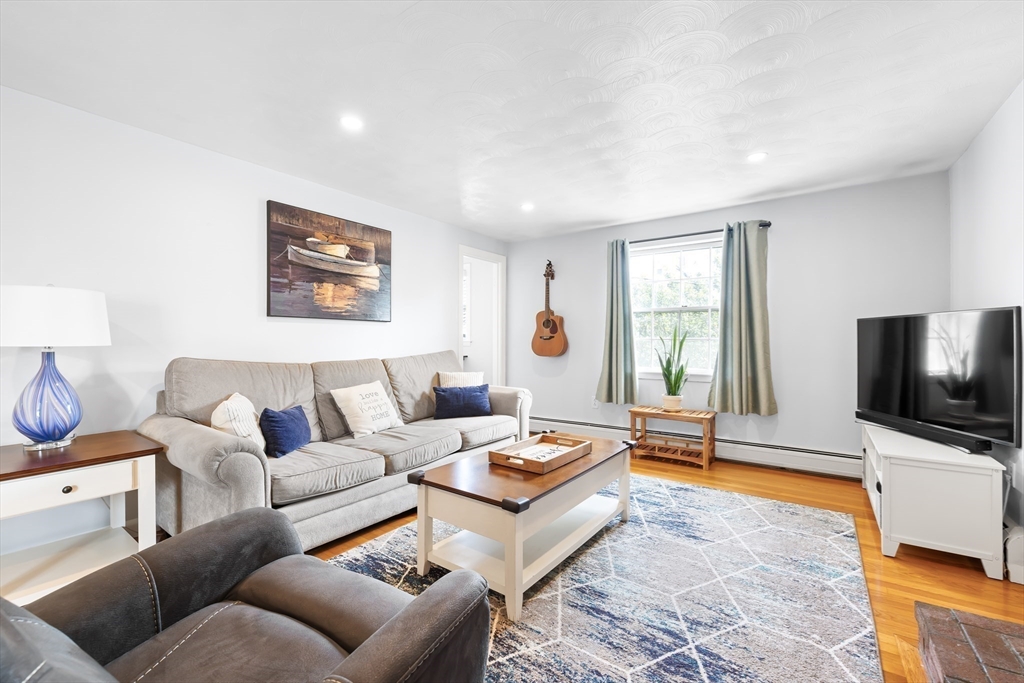 41 Hawthorne St 2